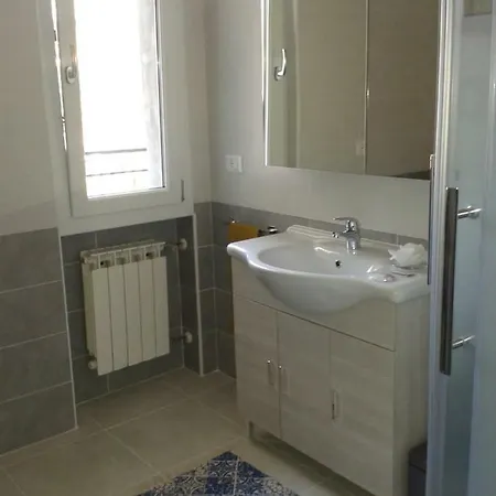 Alloggio Con Garage Privato * Alassio